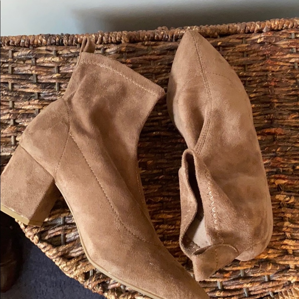 Boots - Picture 4 of 5